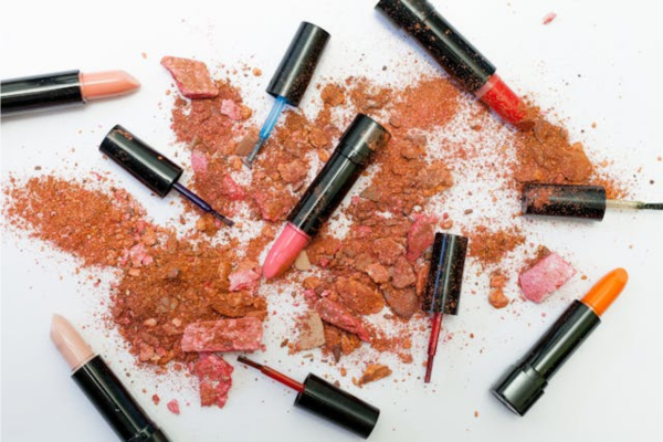 Hacks and tools to get the best amazing minimal makeup looks. 