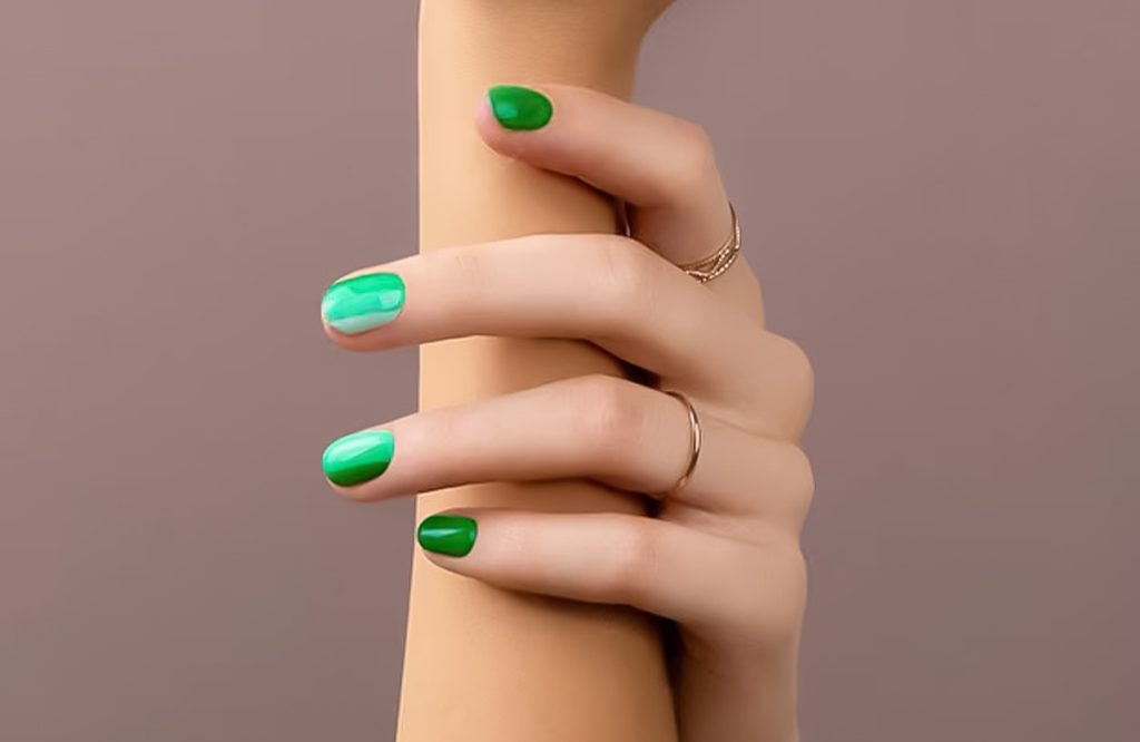 Green nail colour
