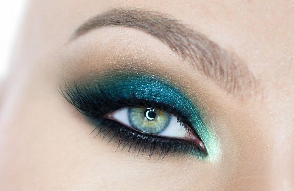 Greenish blue eye makeup